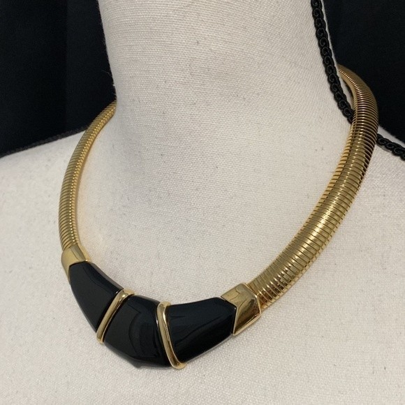 Vintage Monet Gold Tone Necklace - Picture 3 of 9